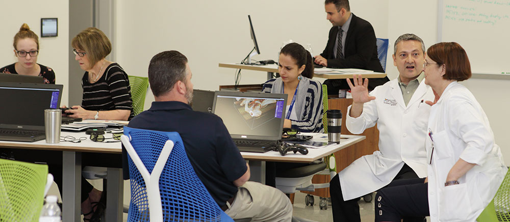 Professors Collaborating in Virtual Anatomy lab